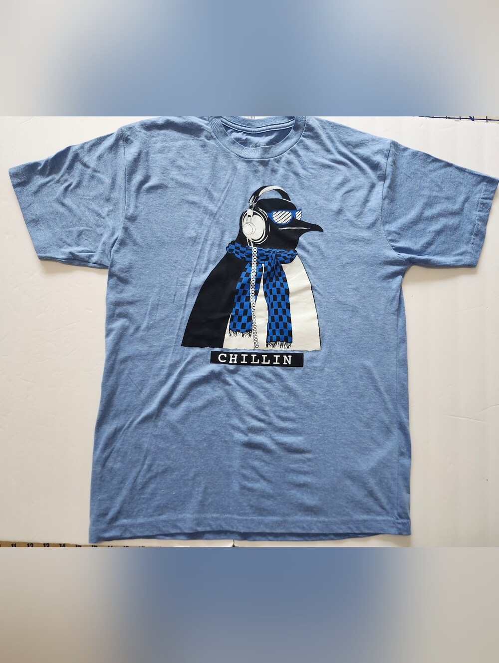 Riot Society Light Blue Chillin Penguin Graphic Shirt SL Crewneck T-Shirt S M